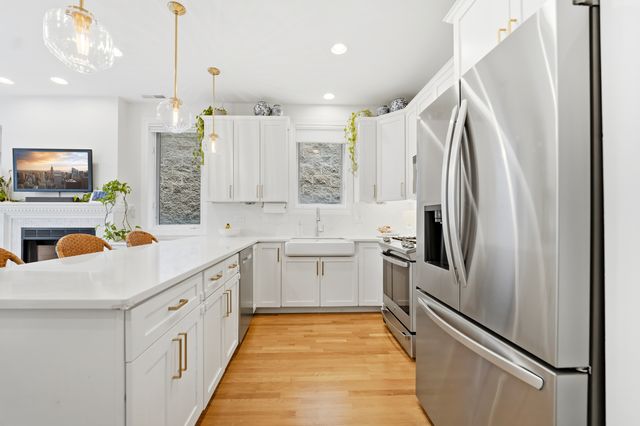 611 N Noble Street 3, Chicago, IL 60642