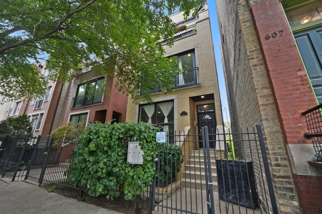 611 N Noble Street 3, Chicago, IL 60642