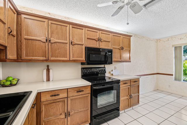 10057 Shadywood Place, Boynton Beach, FL 33437