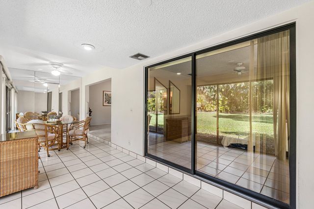 10057 Shadywood Place, Boynton Beach, FL 33437