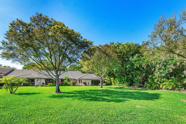 10057 Shadywood Place, Boynton Beach, FL 33437