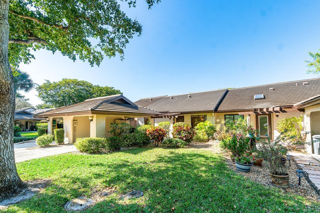 10057 Shadywood Place, Boynton Beach, FL 33437