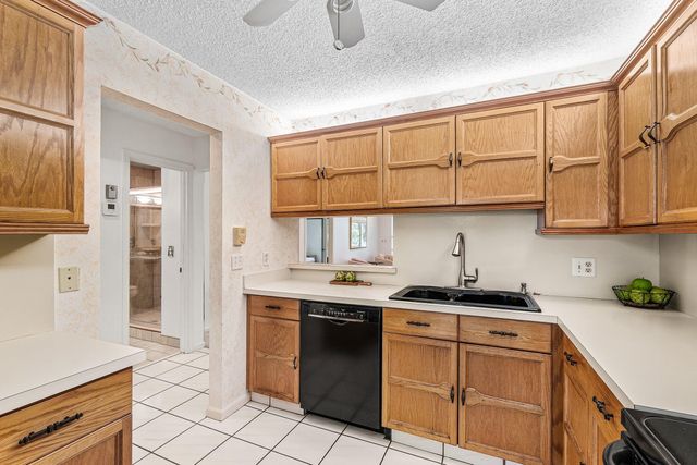 10057 Shadywood Place, Boynton Beach, FL 33437