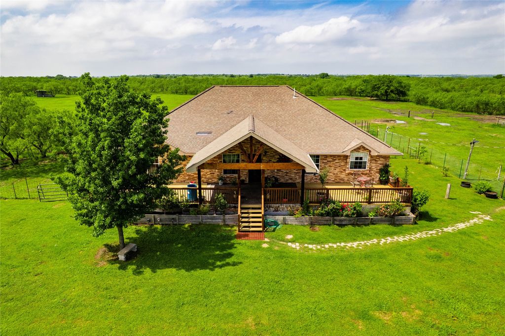18270 County Road 4160, Frost, TX 76641