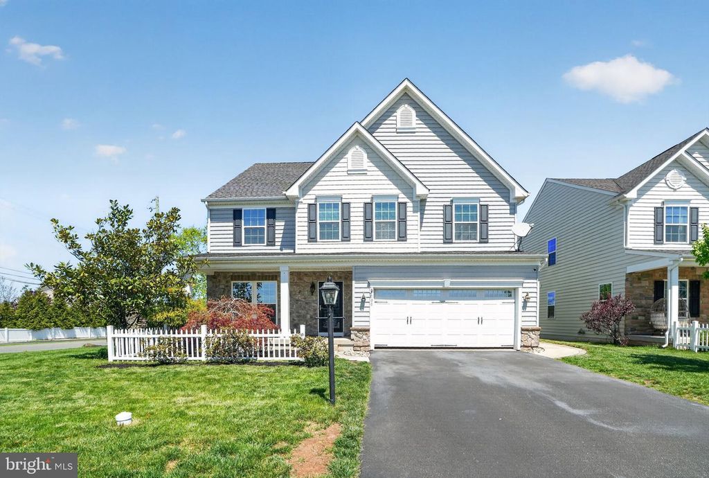 100 MARISA LN, Gilbertsville, PA 19525
