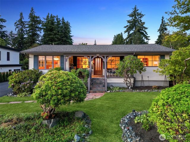 916 18th Avenue W, Kirkland, WA 98033