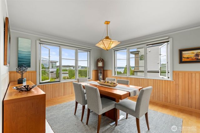 916 18th Avenue W, Kirkland, WA 98033