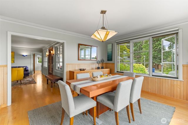 916 18th Avenue W, Kirkland, WA 98033
