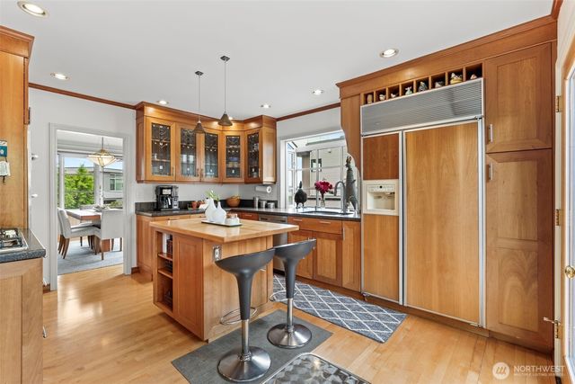 916 18th Avenue W, Kirkland, WA 98033