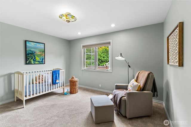 916 18th Avenue W, Kirkland, WA 98033