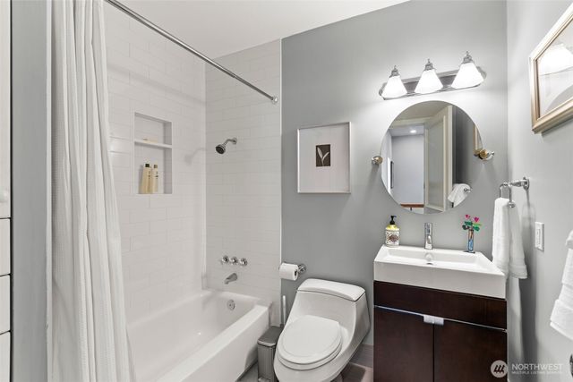 916 18th Avenue W, Kirkland, WA 98033