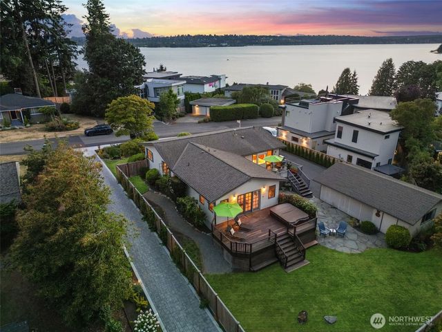 916 18th Avenue W, Kirkland, WA 98033