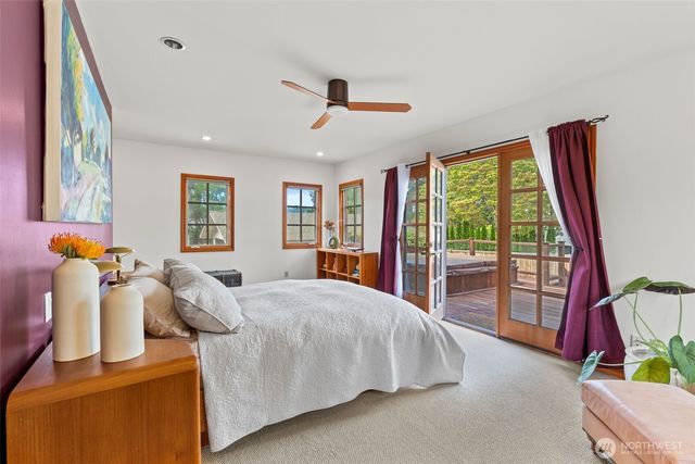 916 18th Avenue W, Kirkland, WA 98033