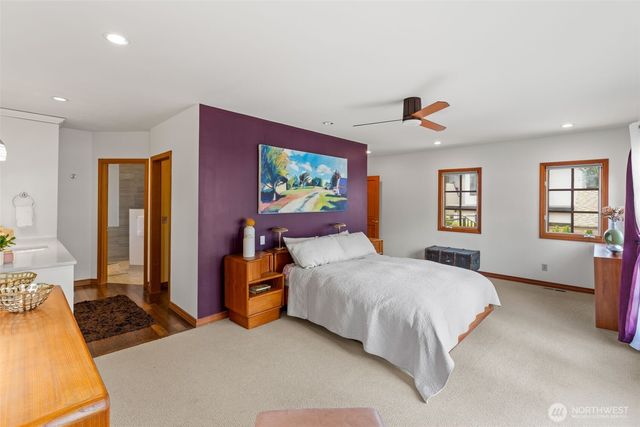 916 18th Avenue W, Kirkland, WA 98033