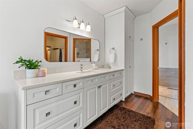 916 18th Avenue W, Kirkland, WA 98033
