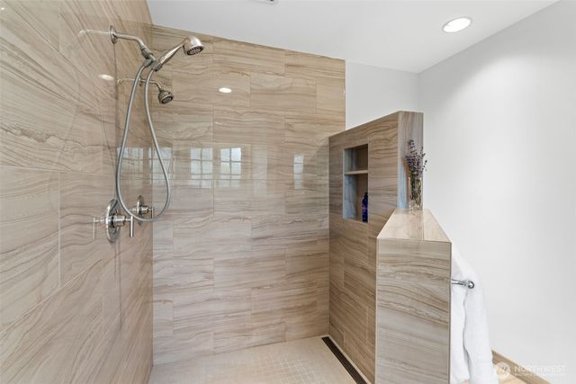 916 18th Avenue W, Kirkland, WA 98033