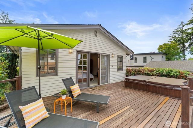 916 18th Avenue W, Kirkland, WA 98033