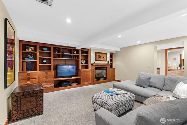 916 18th Avenue W, Kirkland, WA 98033