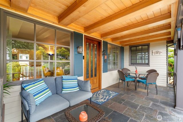 916 18th Avenue W, Kirkland, WA 98033