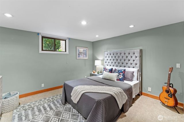 916 18th Avenue W, Kirkland, WA 98033
