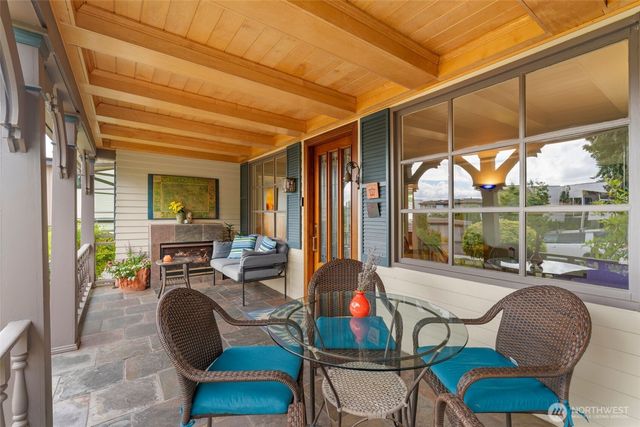 916 18th Avenue W, Kirkland, WA 98033