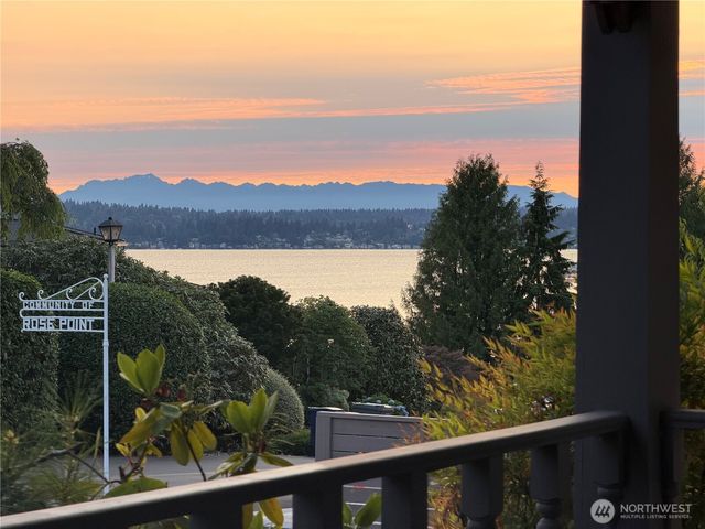 916 18th Avenue W, Kirkland, WA 98033