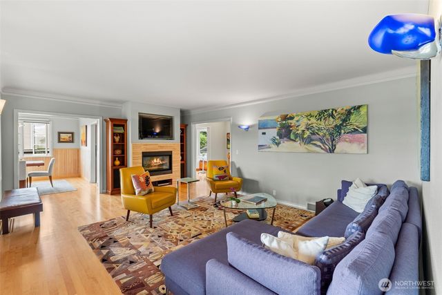 916 18th Avenue W, Kirkland, WA 98033