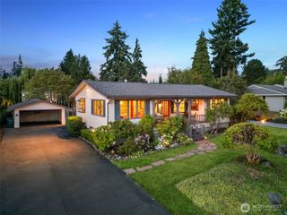916 18th Avenue W, Kirkland, WA 98033