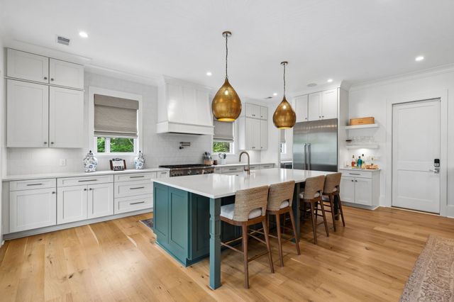 260 Island Park Dr, Charleston, SC 29492