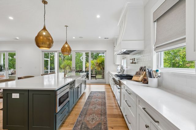 260 Island Park Dr, Charleston, SC 29492