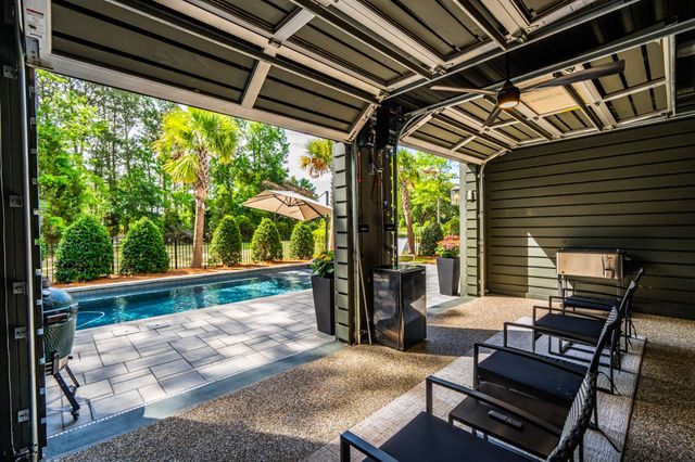 260 Island Park Dr, Charleston, SC 29492