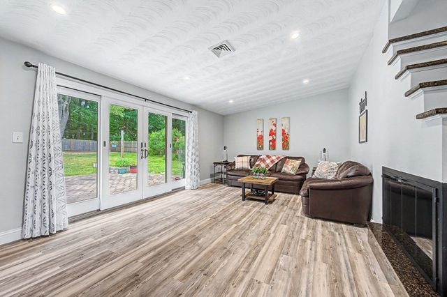 9 Joseph Rd, Framingham, MA 01701
