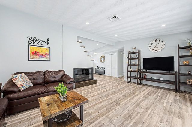 9 Joseph Rd, Framingham, MA 01701