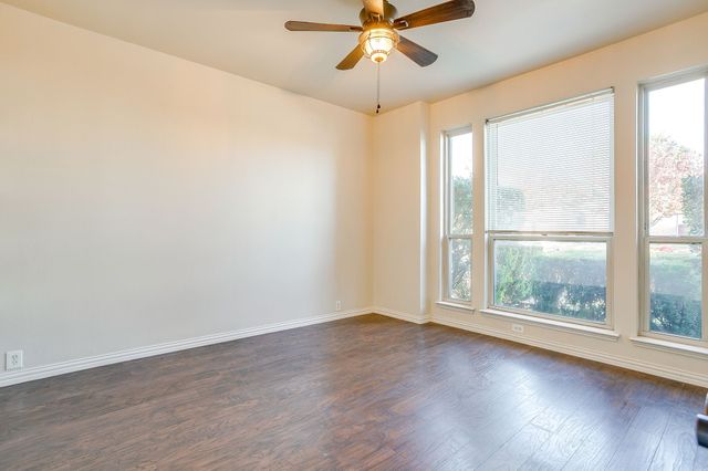 4812 Parkmount Drive, Fort Worth, TX 76137