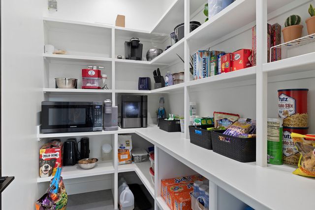 861 Bantry Court, Nixa, MO 65714