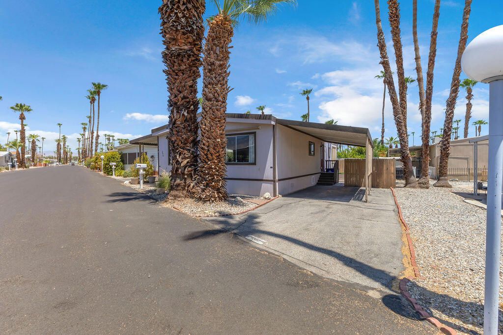 Image 4 of property listing at 290 Butterfield, Cathedral City, CA 92234