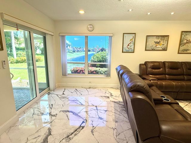 23261 Torre Circle, Boca Raton, FL 33433