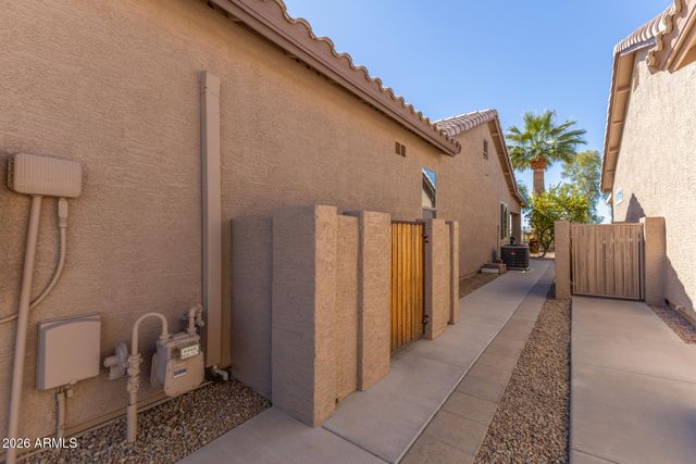 6410 S SENATE Street, Chandler, AZ 85249