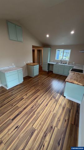 275 Kenwood Av NE, Salem, OR 97301