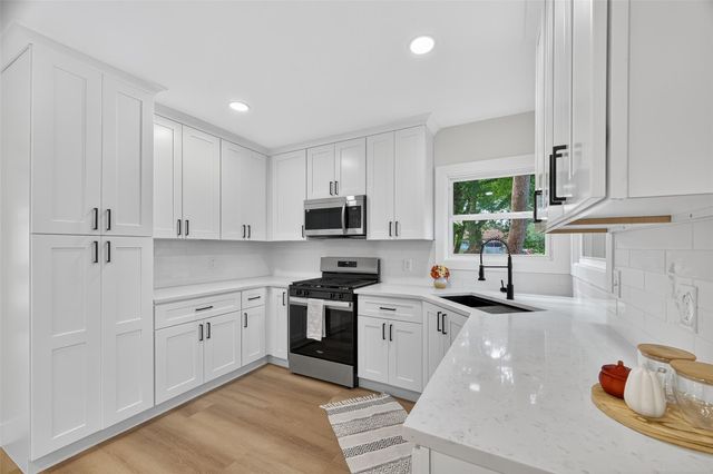 2424 Oaklawn Drive, La Marque, TX 77568