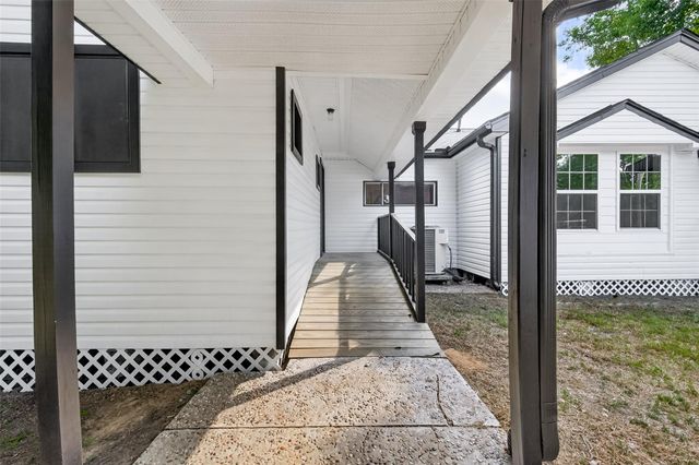 2424 Oaklawn Drive, La Marque, TX 77568