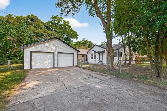 2424 Oaklawn Drive, La Marque, TX 77568