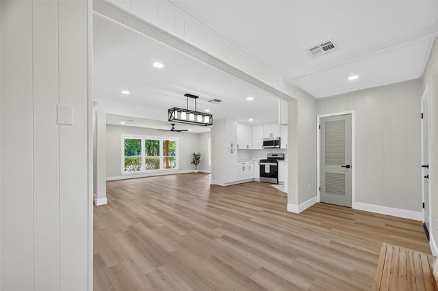 2424 Oaklawn Drive, La Marque, TX 77568