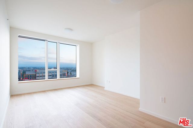 889 Francisco Street 3002, Los Angeles, CA 90017