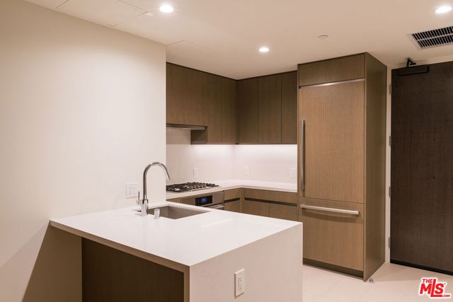 889 Francisco Street 3002, Los Angeles, CA 90017