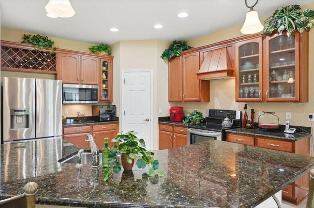 268 OAK LANDING LANE, Mulberry, FL 33860