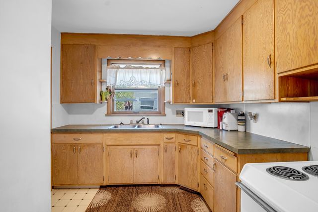 914-916 N Pine St, Newton, KS 67114