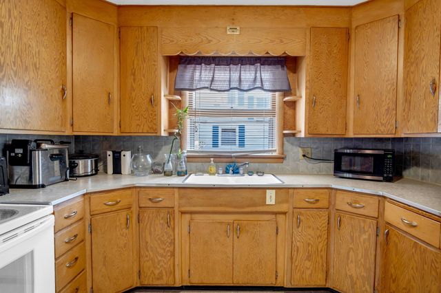 914-916 N Pine St, Newton, KS 67114