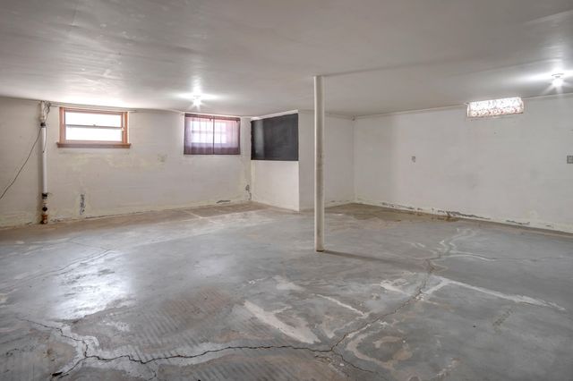 914-916 N Pine St, Newton, KS 67114