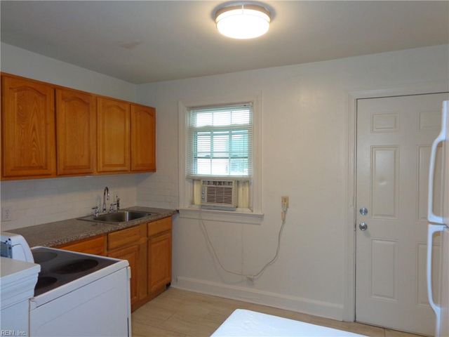2012 E Ocean View Ave Apt 4, Norfolk, VA 23503
